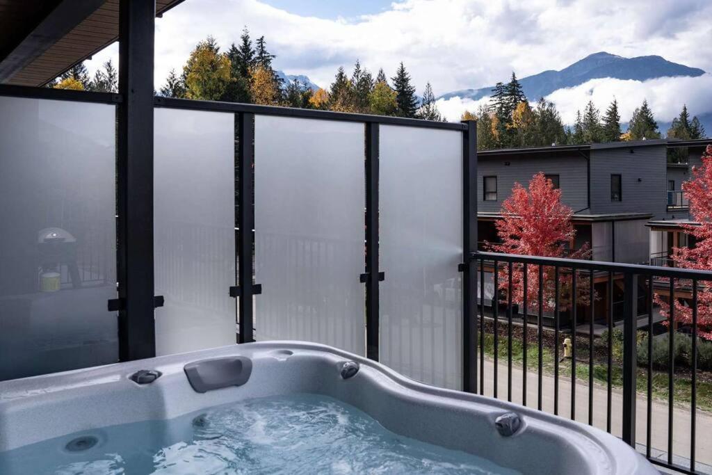 Bluebird Daze By Revelstoke Vacations Leilighet Eksteriør bilde