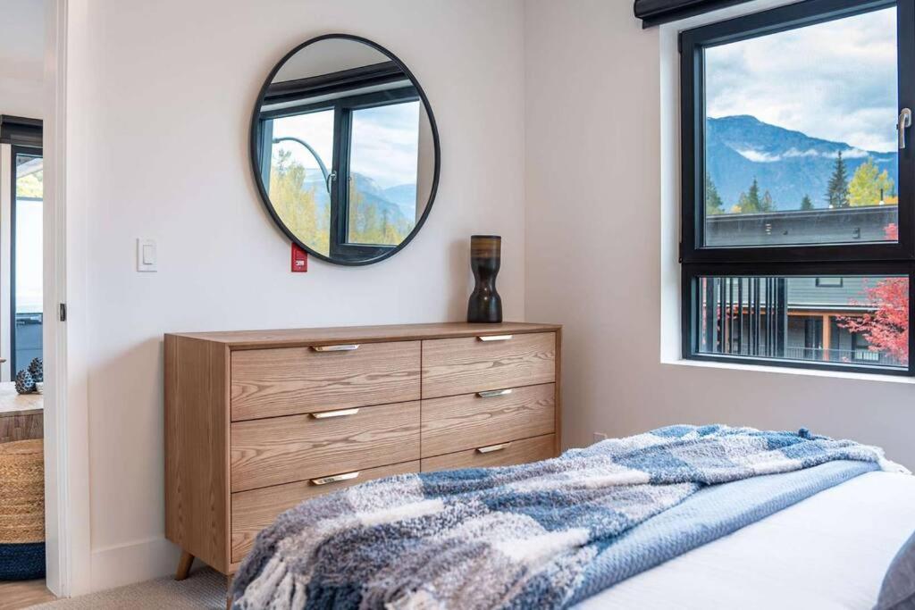 Bluebird Daze By Revelstoke Vacations Leilighet Eksteriør bilde