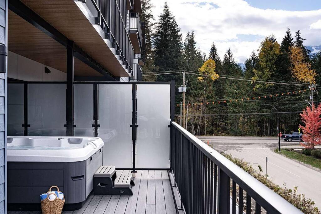 Bluebird Daze By Revelstoke Vacations Leilighet Eksteriør bilde