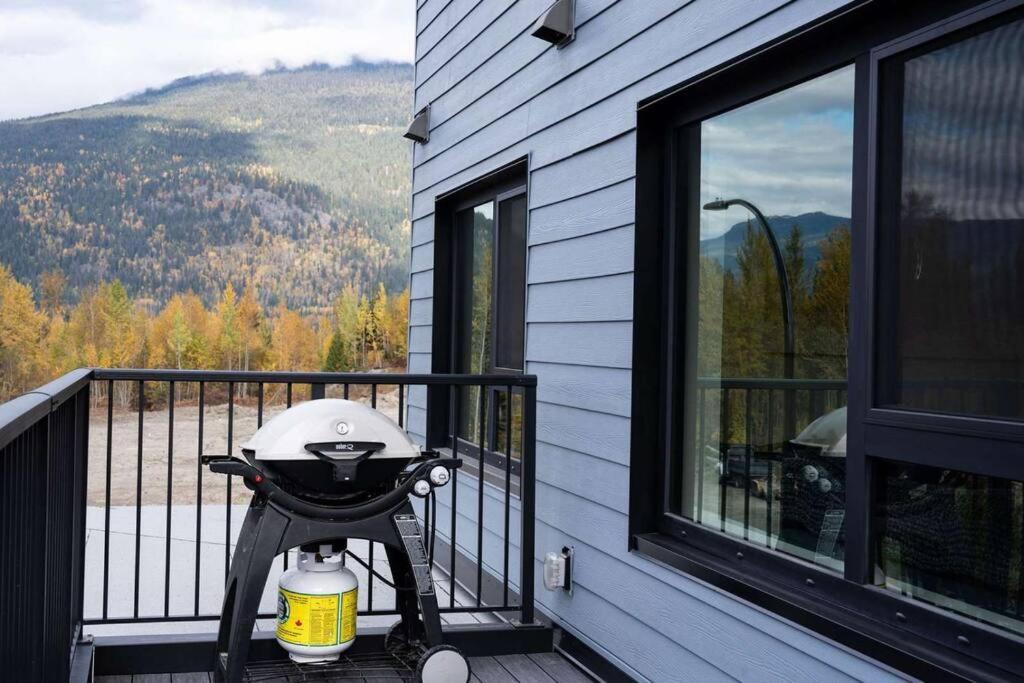 Bluebird Daze By Revelstoke Vacations Leilighet Eksteriør bilde