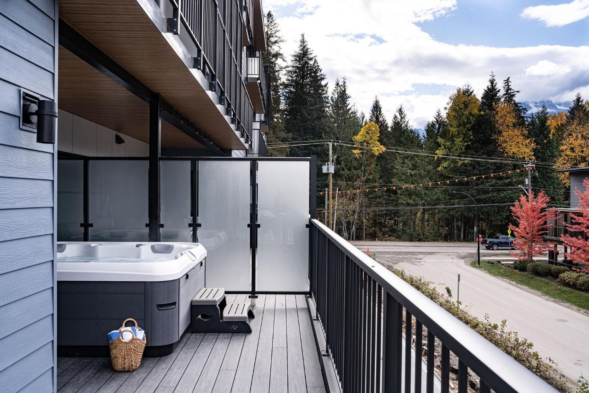 Bluebird Daze By Revelstoke Vacations Leilighet Eksteriør bilde