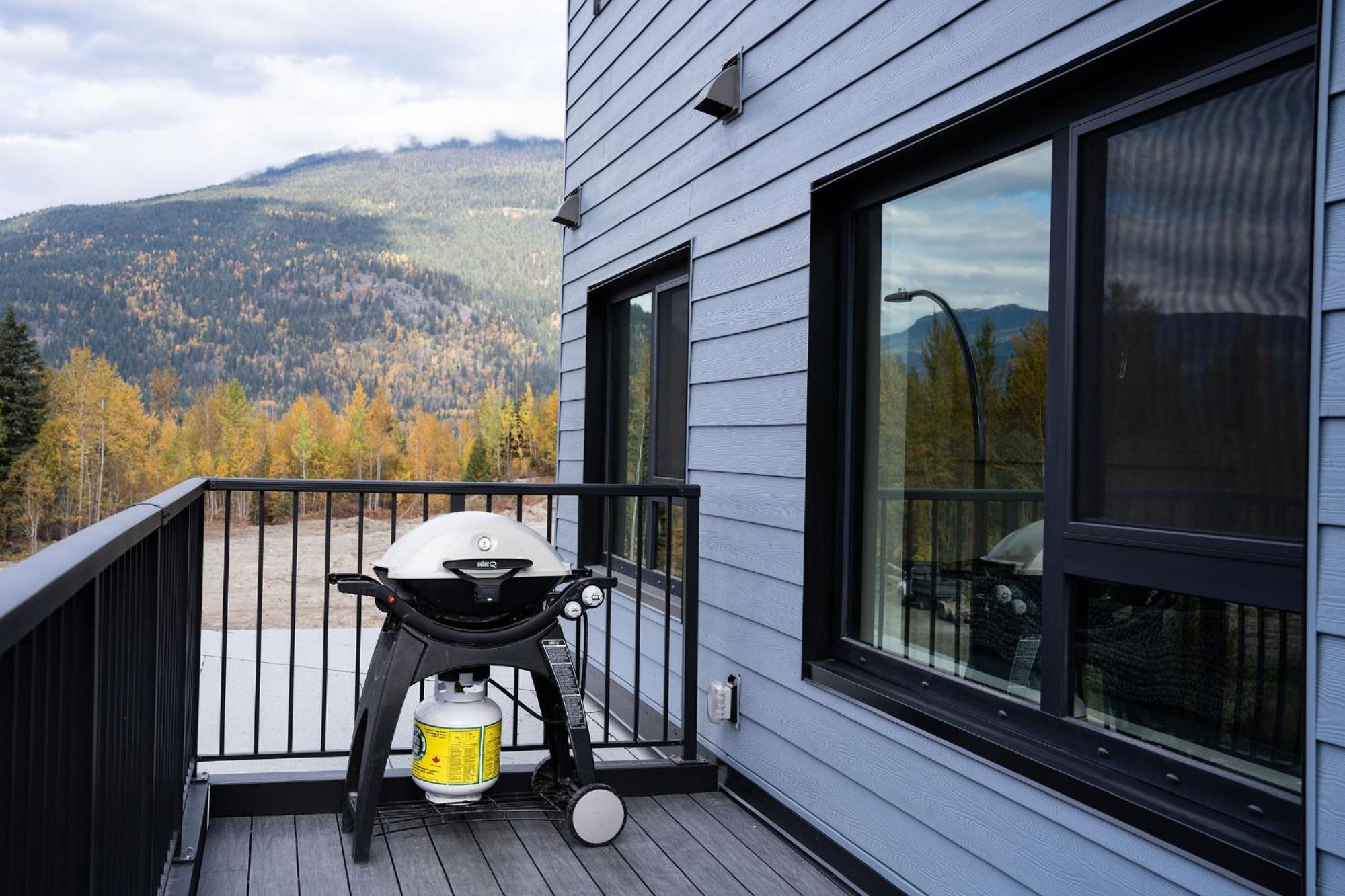 Bluebird Daze By Revelstoke Vacations Leilighet Eksteriør bilde